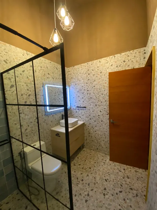 Baño terrazzo — Casa Chucao